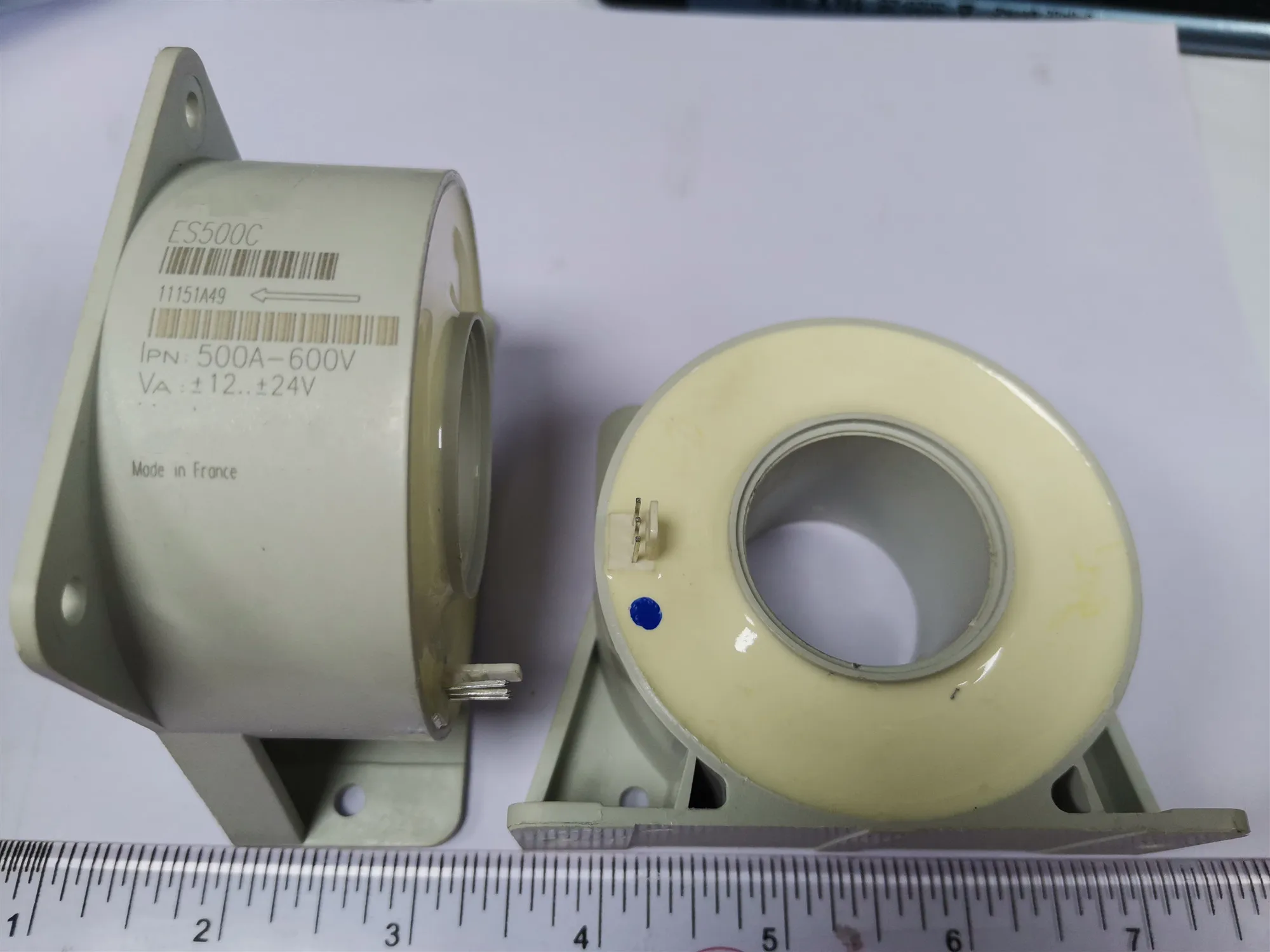 

ES500C 500A-600V Hall sensor of current transformer,There are slight marks on the surface! But that's the New Original!