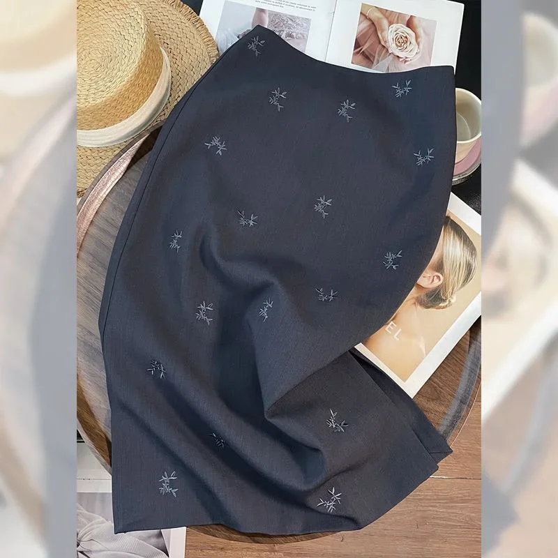 

Новая летняя модная юбка, женская серая юбка с цветочной вышивкой, тонкая юбка трапециевидной формы с высокой талией, офисные женские юбки, элегантная тонкая юбка