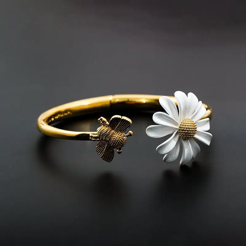 Women Little Daisy Necklace Earrings Set Honeybee Opening Mouth Design Bracelet Ring Accessories Jewelry Painted Flowers Suit