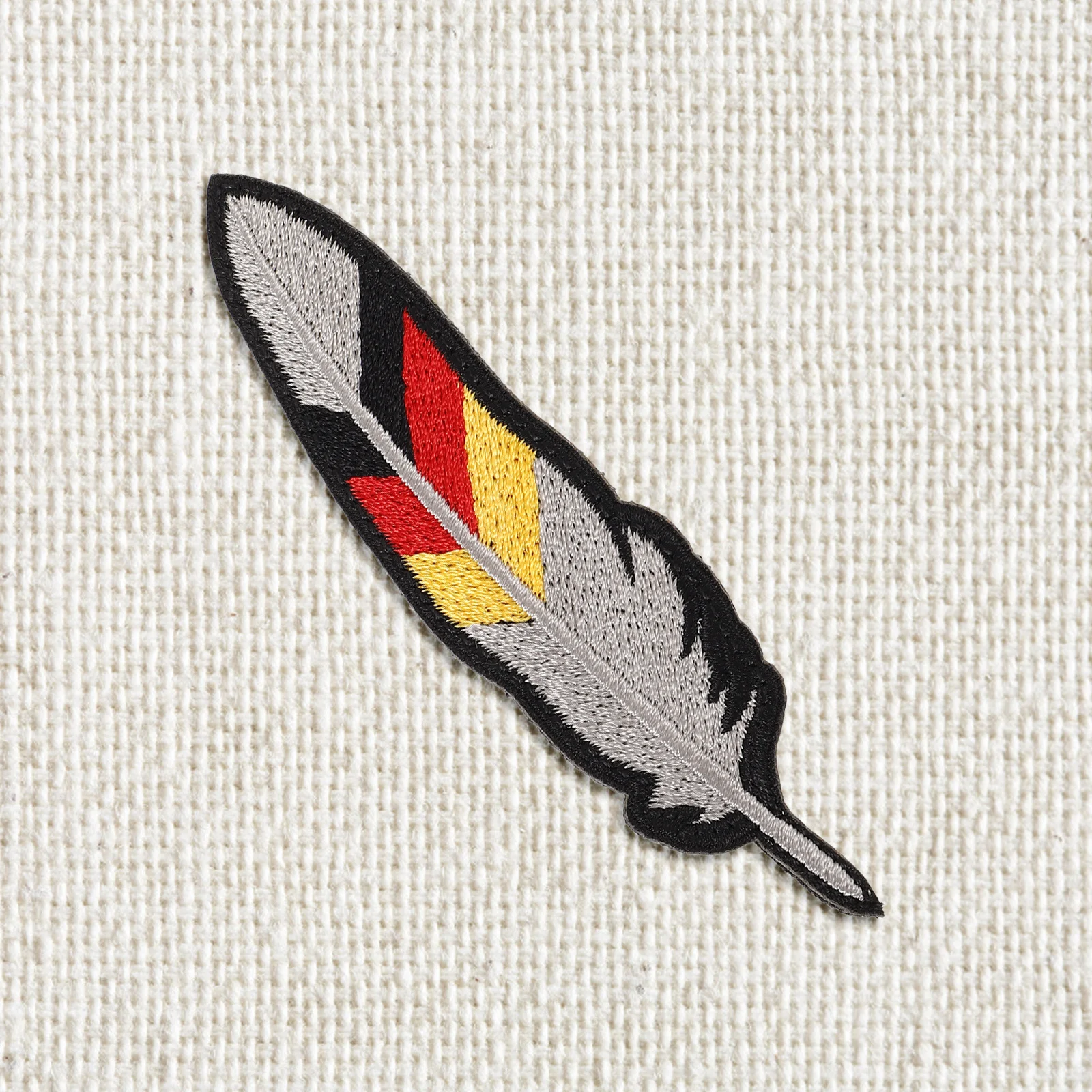 

Germany Flag Pattern Hook Loop Patch Polyester Durable Plume Shape Clothes Patch Compact Wear Resistant DIY Decoration