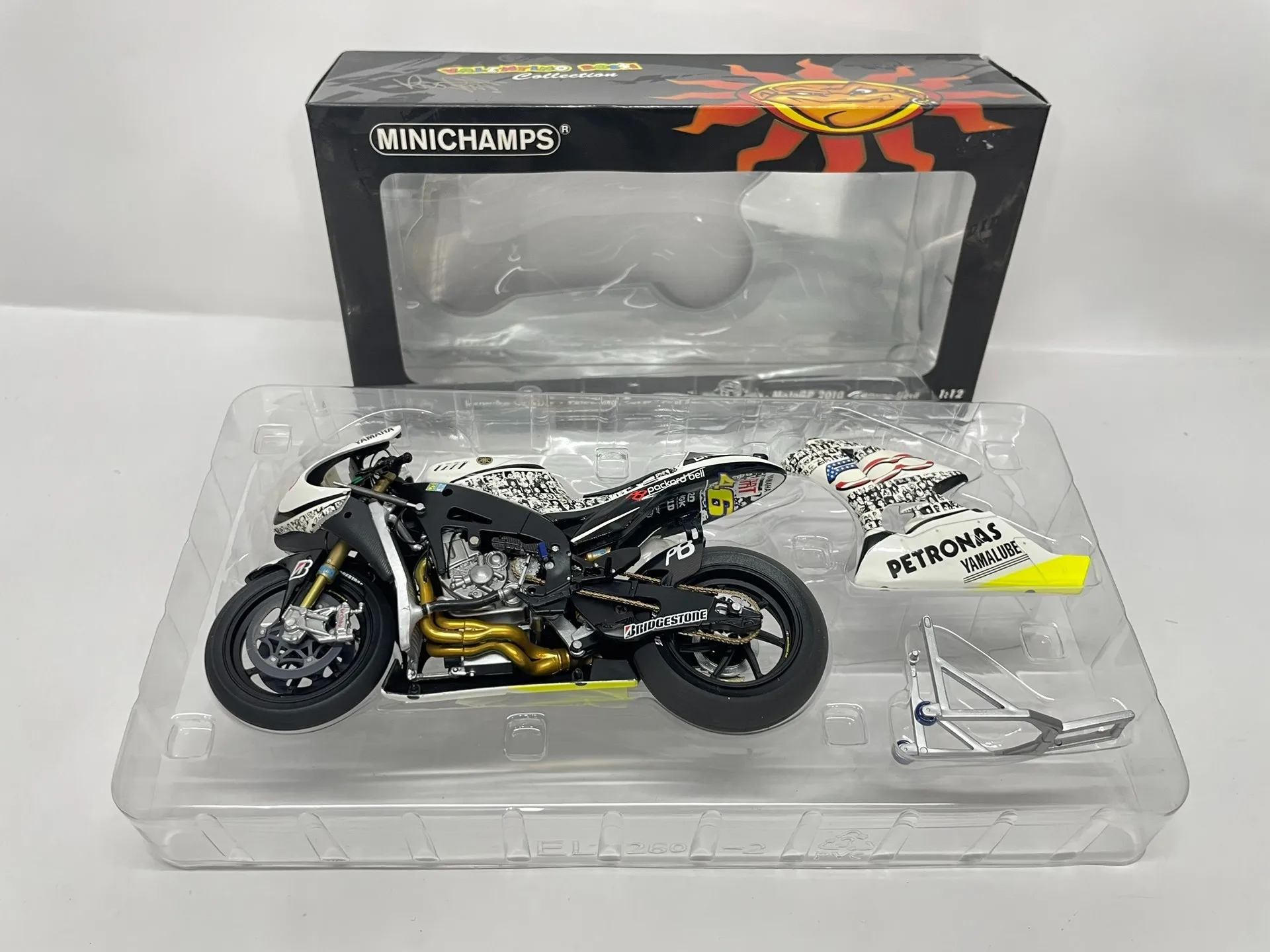 

Minichamps 1:12 YZR-M1 Rossi 2010 Simulation Limited Edition Alloy Metal Static Motorcycle Model Toy Gift