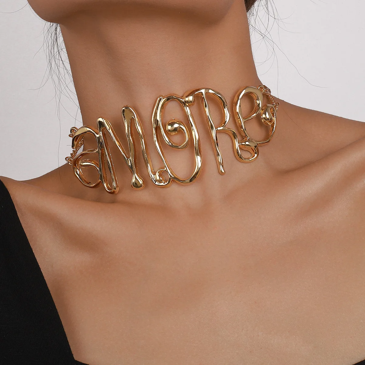 

2024 New Original Design Exaggerate Personality Metal Letter Neck Jewelry for Women Fashion Vintage Gold Color Choker Necklace