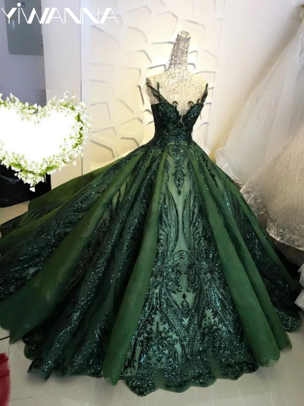 Classic V-neck Sleeveless Quinceanera Dresses Sparkly Sequins Ball Gown Green Sweet 16 Year Princess Dress vestidos de anos