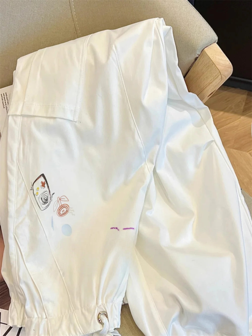 กางเกงลำลองสไตล์อเมริกันเรโทร พิมพ์ลายตัวอักษรตัดสี ทรงหลวม ขาตรง เหมาะสำหรับใส่ทำงานหรือเล่นกีฬา สำหรับผู้ชาย ใส่สบายในฤดูร้อน