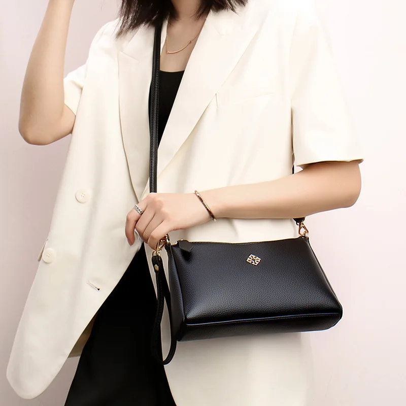 여성 숄더 가방 크로스 바디 패션 메신저 가방 캐주얼 작은 여성 2025 새로운 한국어 중년 어머니 부드러운 가죽