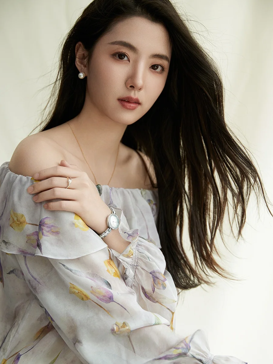 

Женская блузка Kiki Silk с дизайнерским воротником-лотосом, длинными рукавами и бахромой, коллекция Spring Commute Sle