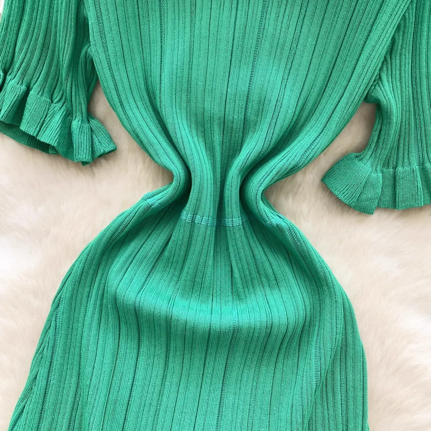 2025 neue Solide Chic Mode Sexy Paket Hüften Rüschen Mini Kleid Frauen Oansatz Dünne Elastische Gestrickte Sommer Kleid Party Vestido