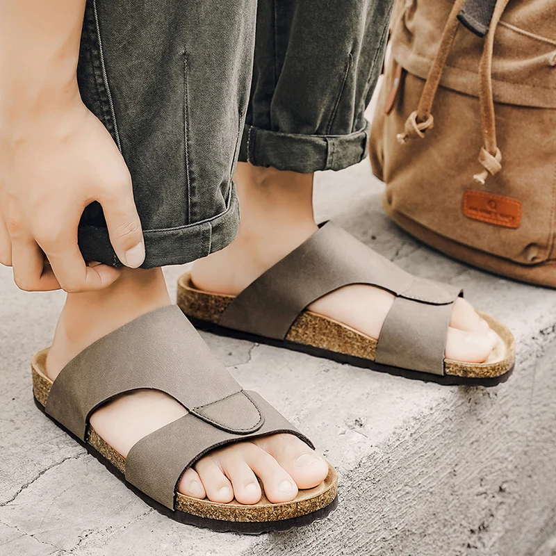 

Новые модные летние мужские дышащие нескользящие офисные тапочки из пробки 2026 года: комфортный домашний комплект для пар