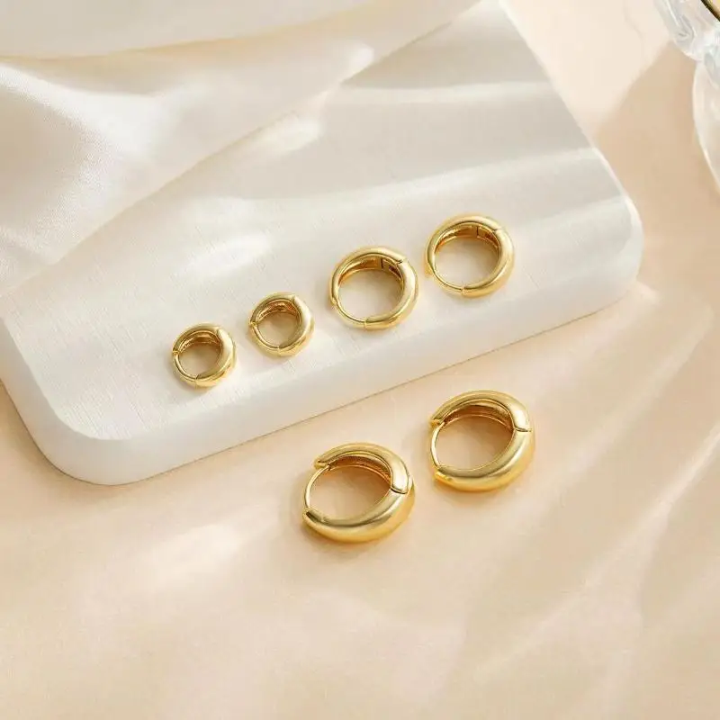 3 Paar minimalistische Huggie-Creolen aus Edelstahl für Damen, winzige runde Punk-Unisex-Rock-Schmuckstücke – Detail 6