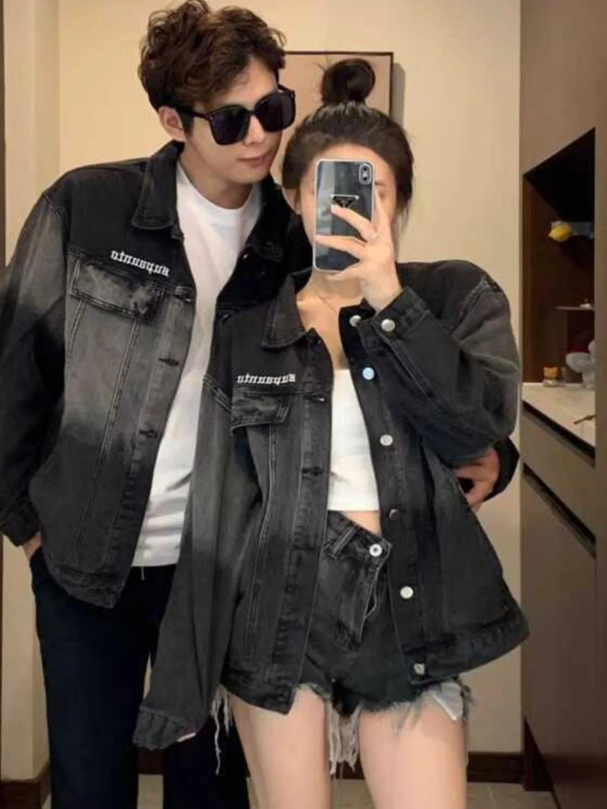 

Повседневная свободная джинсовая куртка для пар, одинаковая осень 2024, маленький дизайн, мужская и женская верхняя одежда в национальном тренде