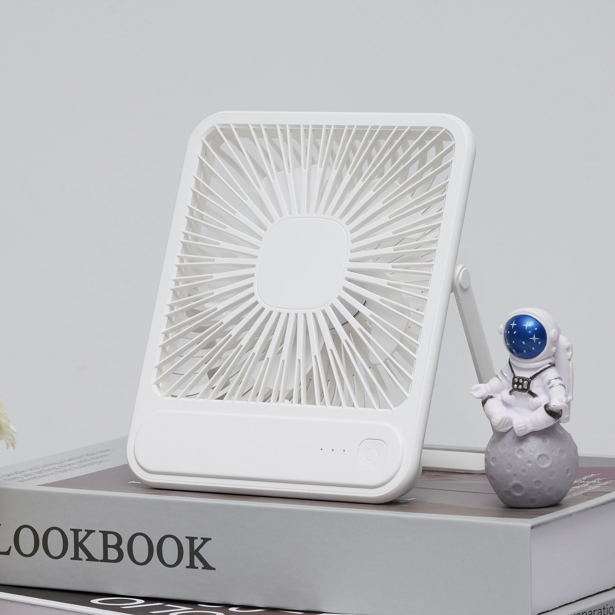 

F-051-Portable Mini Fan: 3 - Speed Adjustment, Wedge - shaped Blades, Travel - Ready