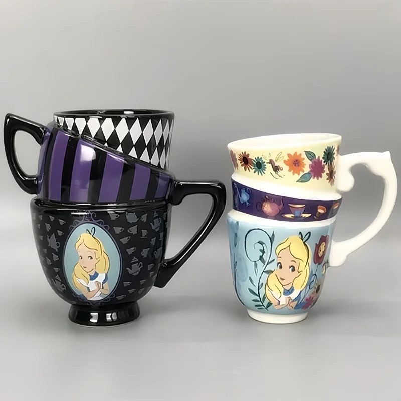 Nuova vendita calda Periferiche anime Alice nel paese delle meraviglie Tazza impilata Tazza creativa in ceramica dipinta a tre strati Tazza da caffè personalizzata