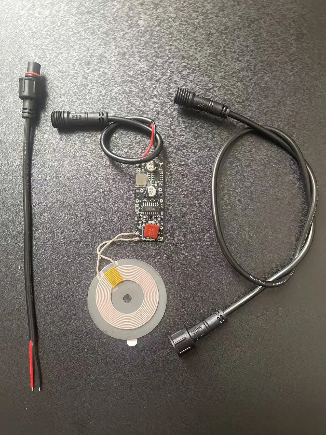 15W draadloze opladermodule, gescheiden DIY Qi draadloze oplaadzenderbord met afneembare waterdichte verlengkabel en spoel