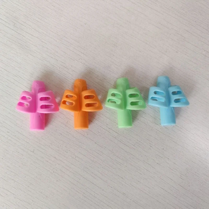 

Children's Double Finger Grip Writing Aid - Soft Rubber Pencil Holder for Correcting Writing Posture Home Educational Tool