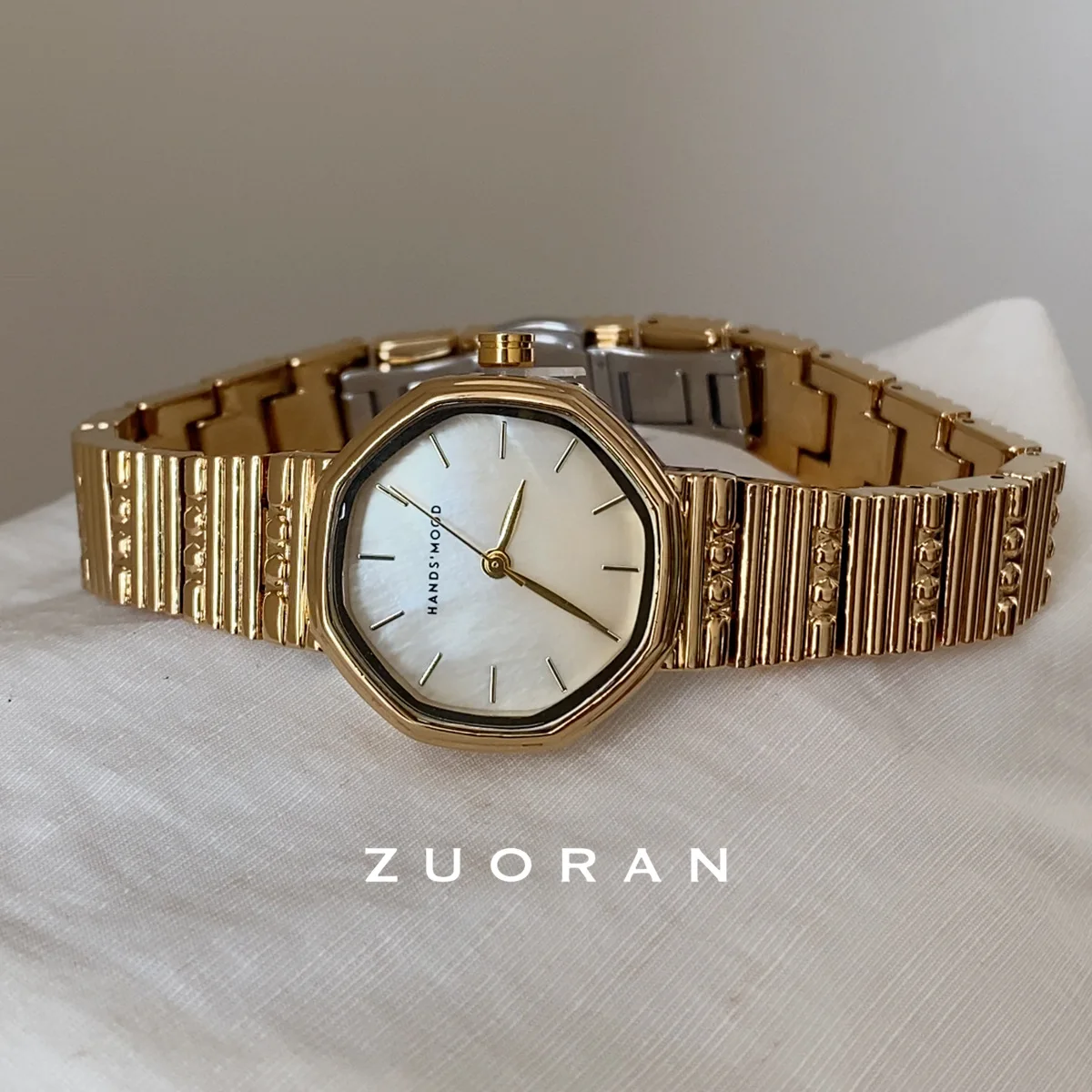 エレガントな女性用腕時計、多角形のデザイン、豪華で洗練された、ファッショナブルなクォーツ時計、誕生日プレゼントに最適です。