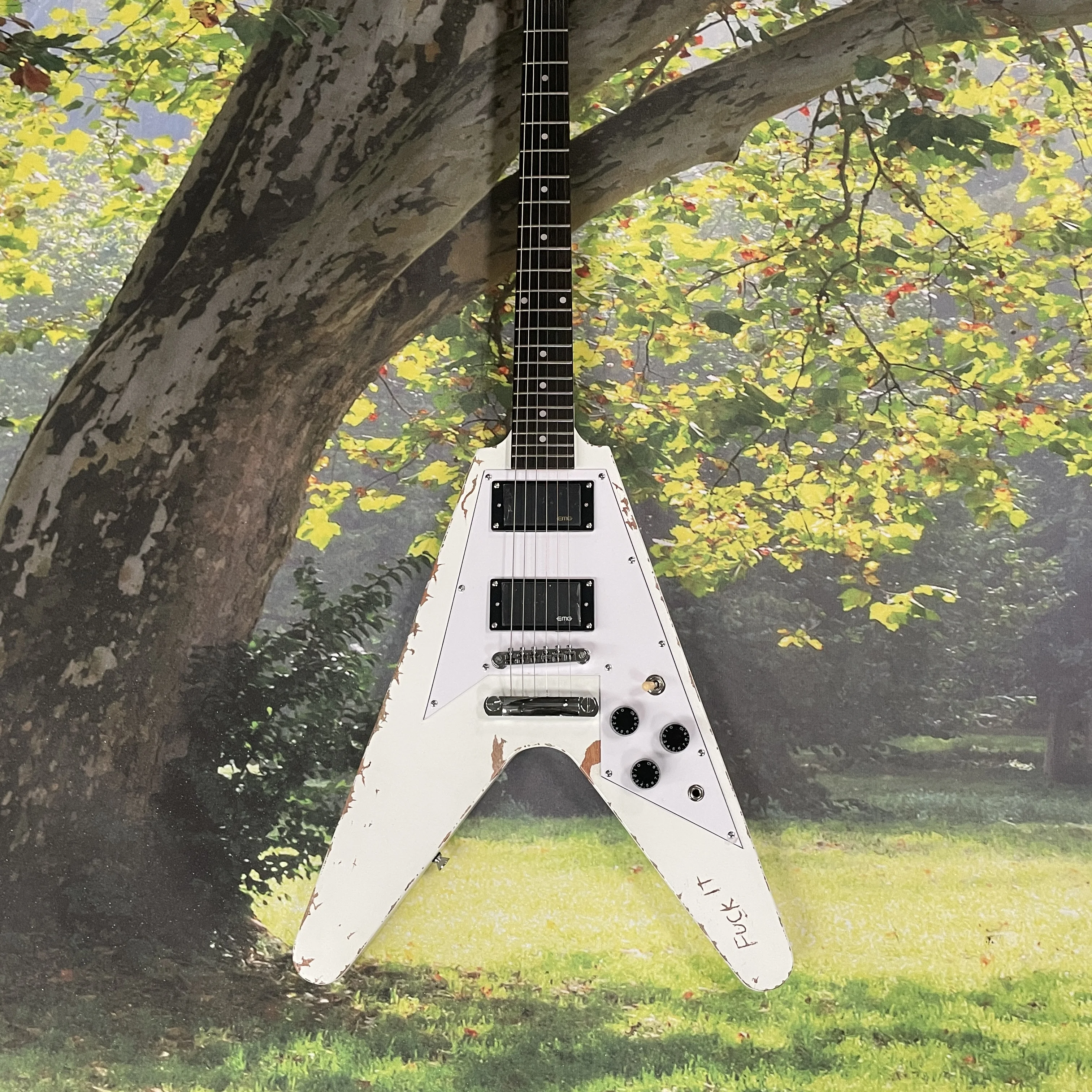 

Электрогитара V-образной формы, гриф из палисандра, гитары с двойными звукоснимателями, 22-клавишная электрогитара начального уровня.