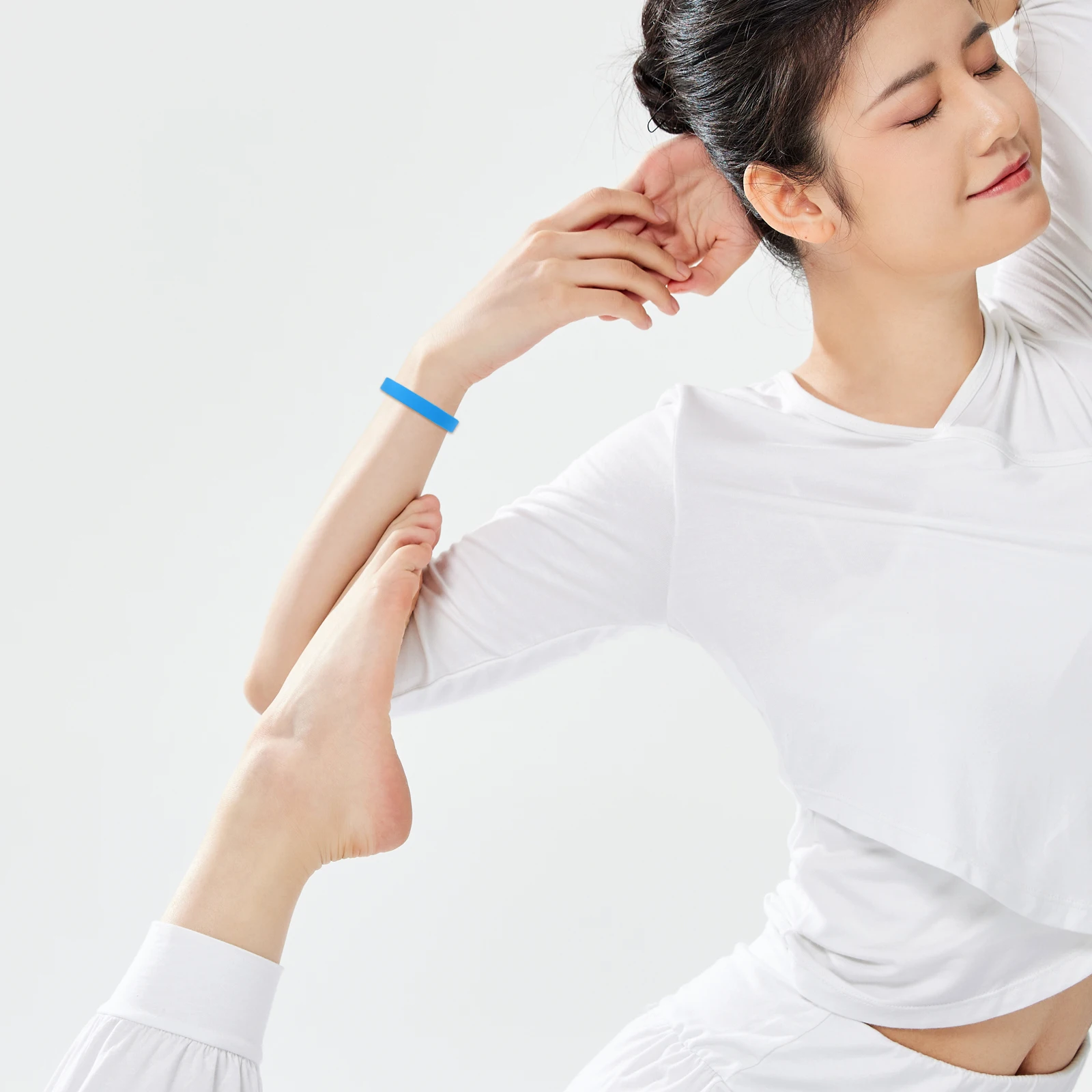 

50pcs Silicone Bracelets Wrist Bands Stretchable Skin-Friendly Elastic Wrist Straps Multi-Function Colorful Bands For Party