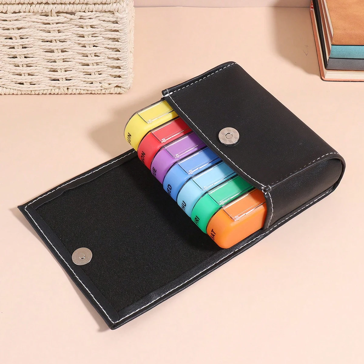 1 قطعة حقيبة جلدية إبداعية صندوق حبوب ملون ، سبعة ألوان لمدة أسبوع ، 28 حجرة ، صندوق حبوب بلاستيكي مقاوم للرطوبة