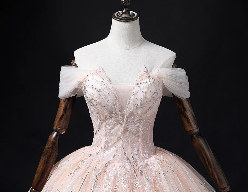 خلط من فساتين Quinceanera ذات الغبار البودري بدون أكتاف من الدانتيل على شكل زهرة وردية مطرزة بكتف واحد