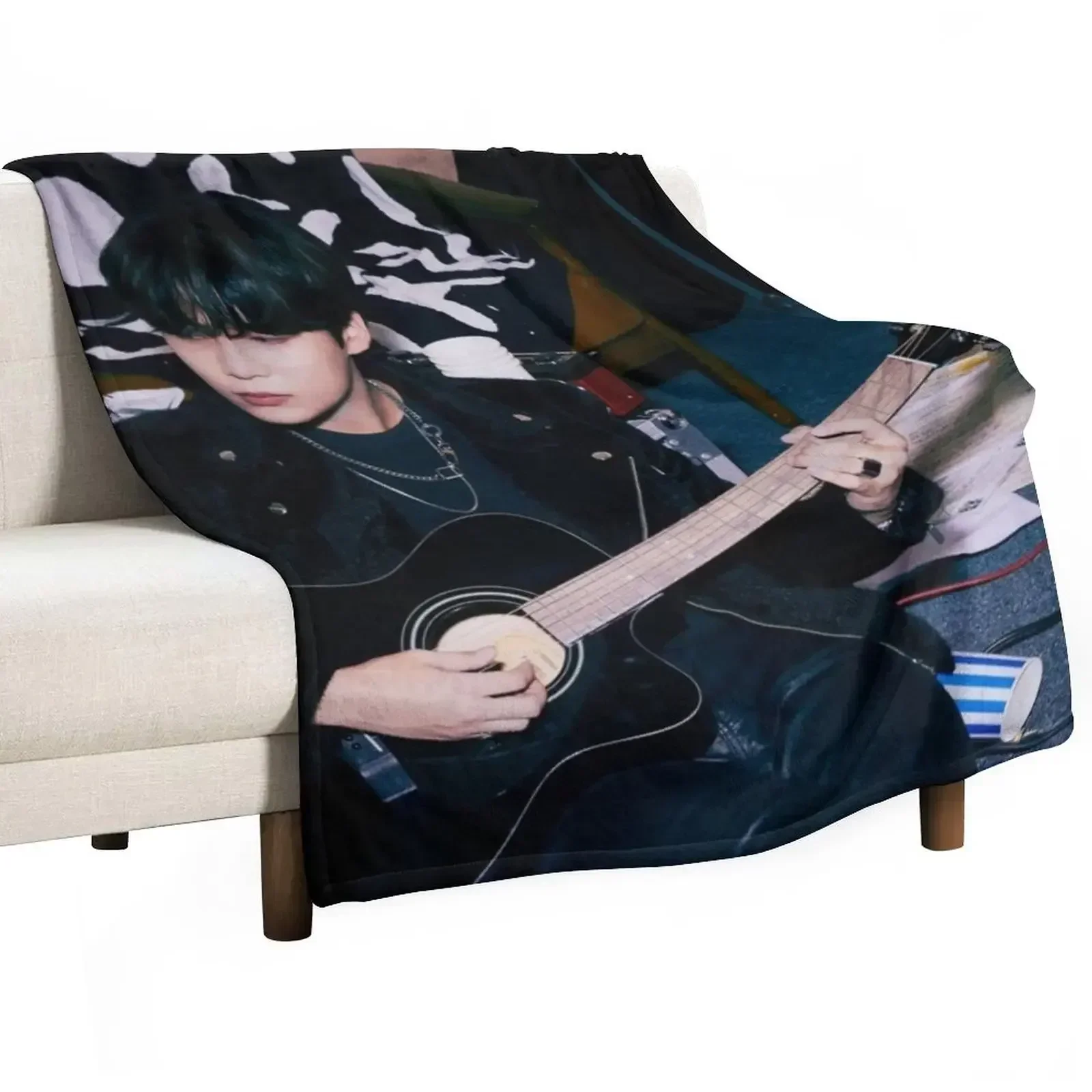 

JONGHO ATEEZ - Universe Back Stage Rockin' Throw Blanket Fade Resistant Durable Throw Blanket