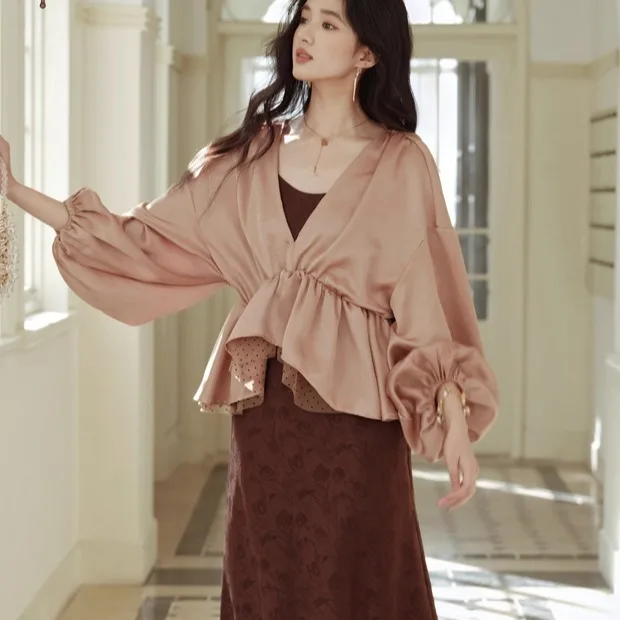 

Осенний комплект из двух предметов: юбка и платье с цветочным принтом, высокой талией и V-образным вырезом, без бретелек, в стиле «Rich Girl»