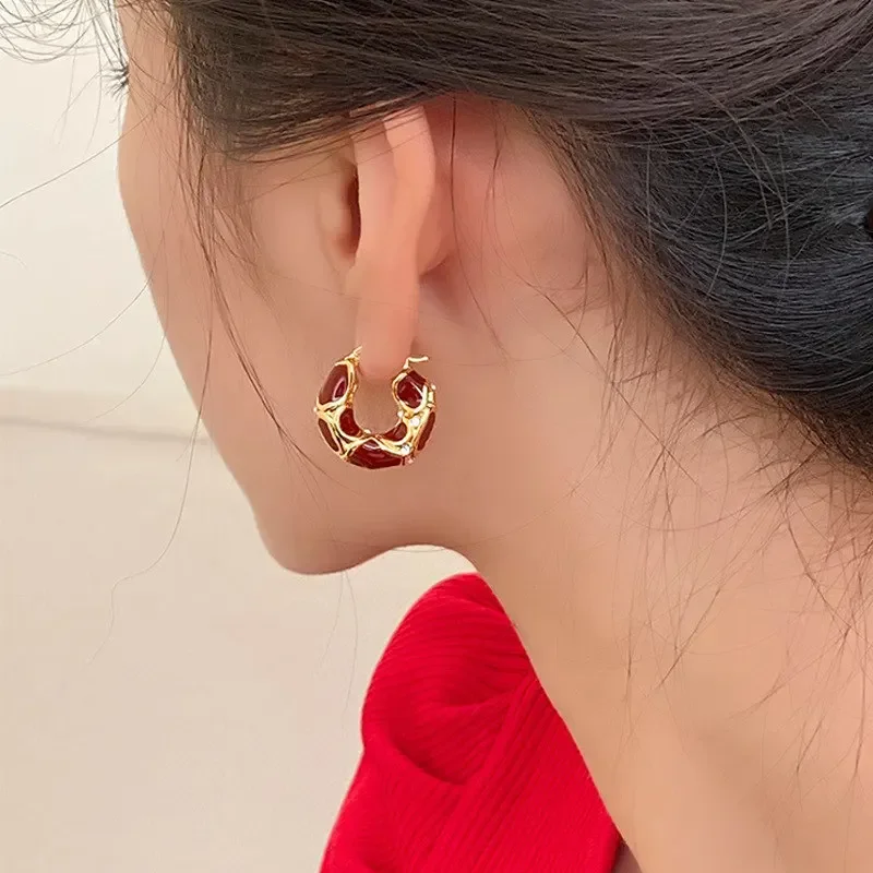 New Vintage Enamel Color Metal Texture Small Hoop Earrings for Women Trendy Gold Plated Statement Ear Buckle Creative Jewelry