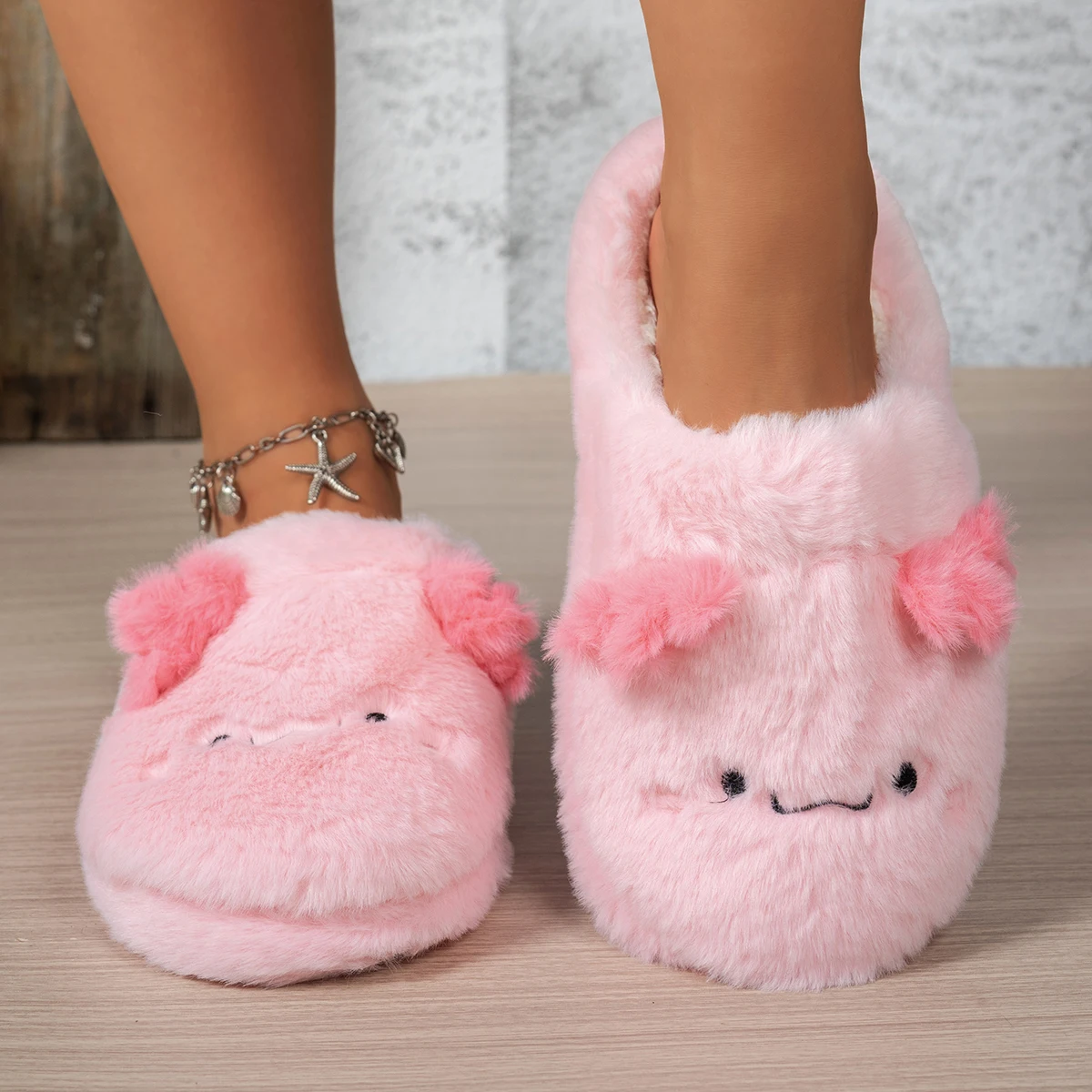 Damen-Hausschuhe in Rosa mit Axolotl-Motiv, flauschige 3D-Cartoon-Axolotl-Plüsch-Hausschuhe, exquisite, warme, pelzige Winter-Schlafzimmer-Hausschuhe zum Hineinschlüpfen. – Detail 4