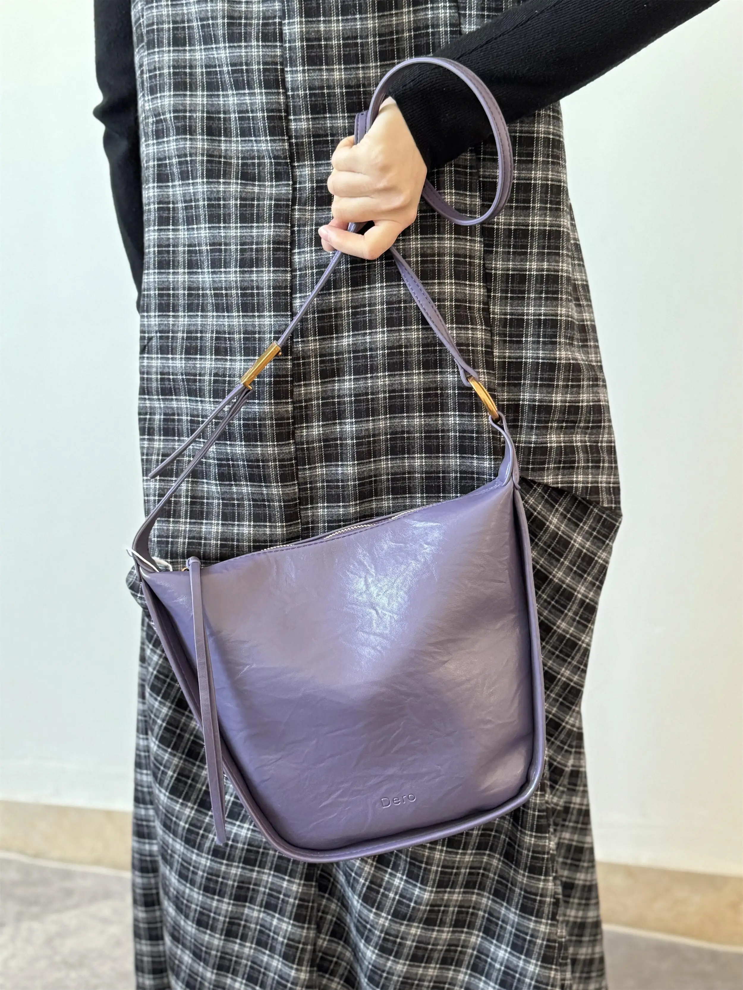 

2026 New Fashion Bucket Type Large Capacity Single Shoulder Women's Bag Retro Simple Leisure Versatile Tote Bag For Women Trendy