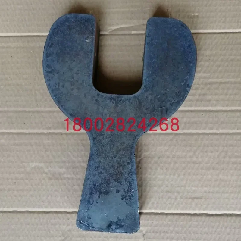 DTH drilling rig drill pipe big hook wrench fork unloader thickened manganese steel heat treatment 76