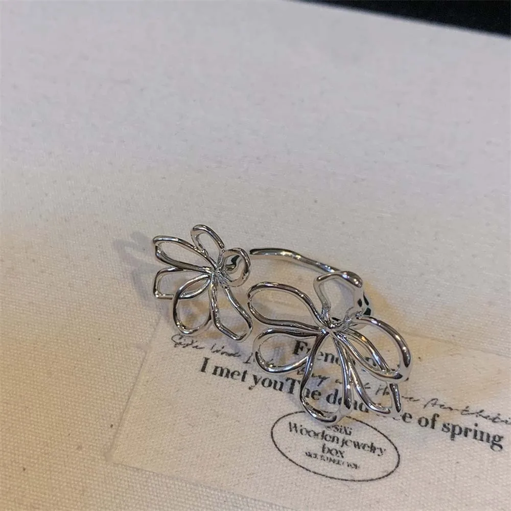 

Exaggerated Golden Flower Ring Irregular Alloy Silver Sunflower Finger Circle Waterproof Elegant Open Hollow Out Ring Girls