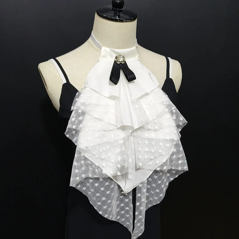 

Ретро-воротник с кружевной отделкой, который можно сочетать с отстегивающимся воротником для рубашки, идеально подходит для сценических выступлений.