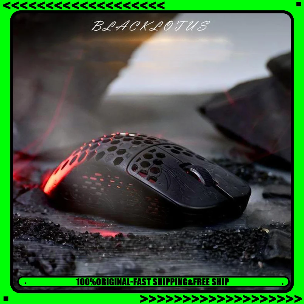 

Unius Black Lotus Carbon Fibre Mouse Dual Mode Wireless Mouse Paw3950 8000Hz Lightweight Hollow Out Gaming Mice PC Accessories
