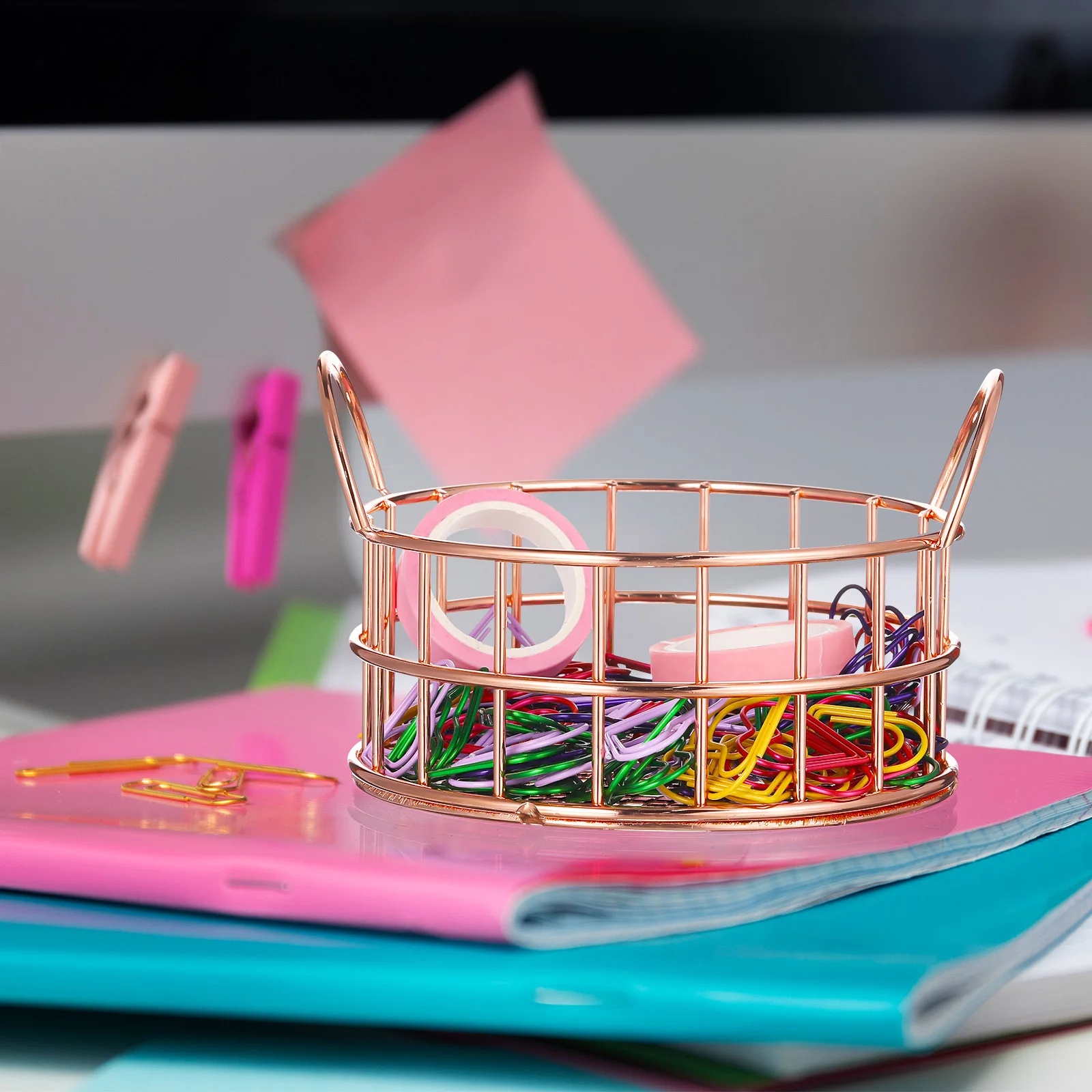 

Metal Art Round Storage Basket Sturdy Desktop Makeup Organizer Snacks Storage Container Metal Art Basket
