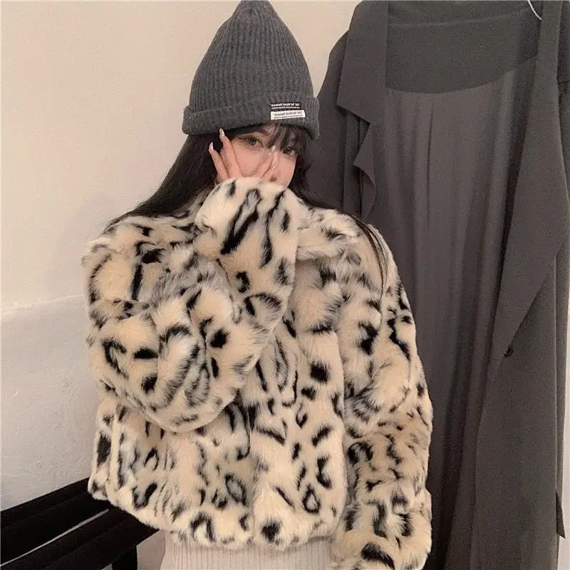 Giacca di peluche donna 2024 nuovo inverno corto versione coreana di pelliccia sintetica allentata con stampa leopardata cappotto di pelliccia donna inverno