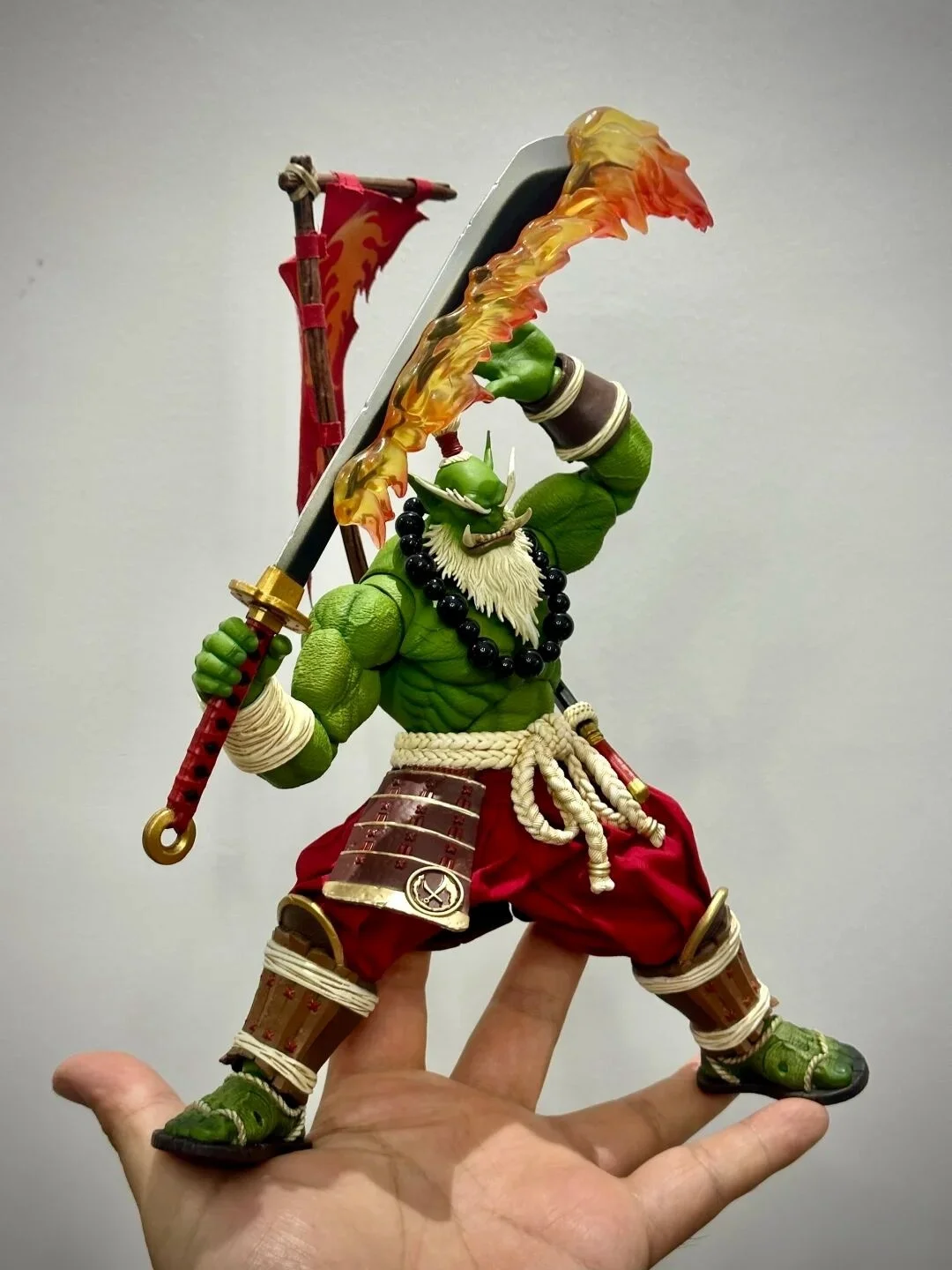 In Stock Hero Toys World Of Warcraft Fifth Round Fire Blade Clan Orc Sword Saint Movable Doll Model Gift