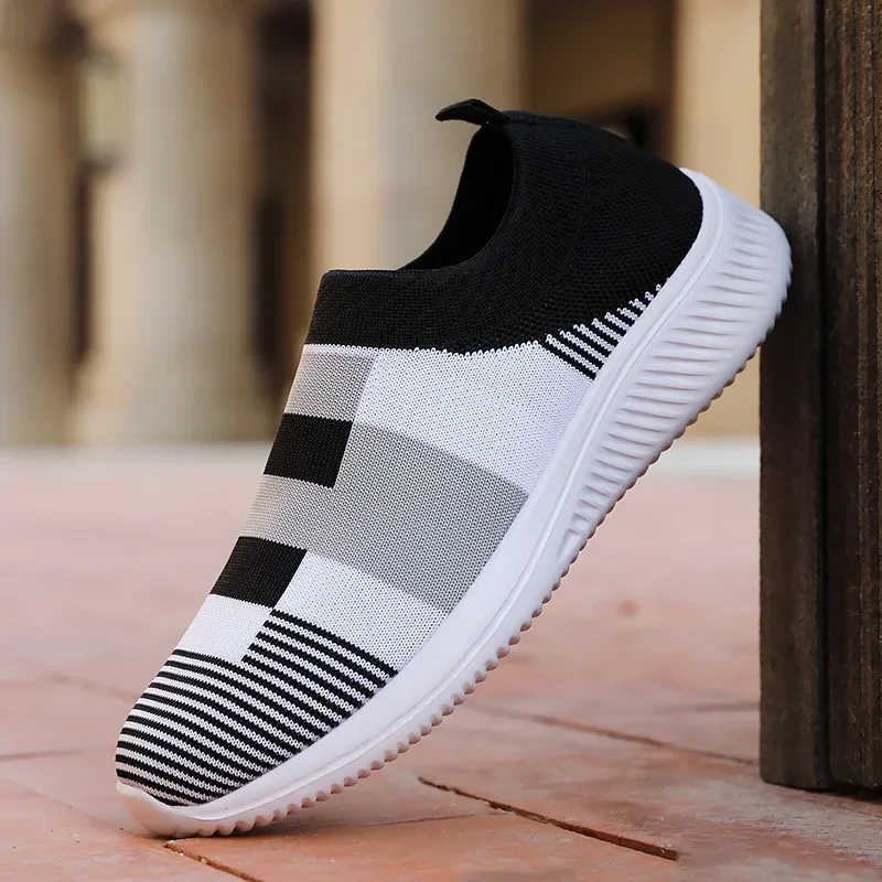 Women Sneakers Walking Shoe Woman Lightweight Loafers Tennis Casual Ladies Fashion Slip on Sock Vulcanized Shoes Plus Size 2022