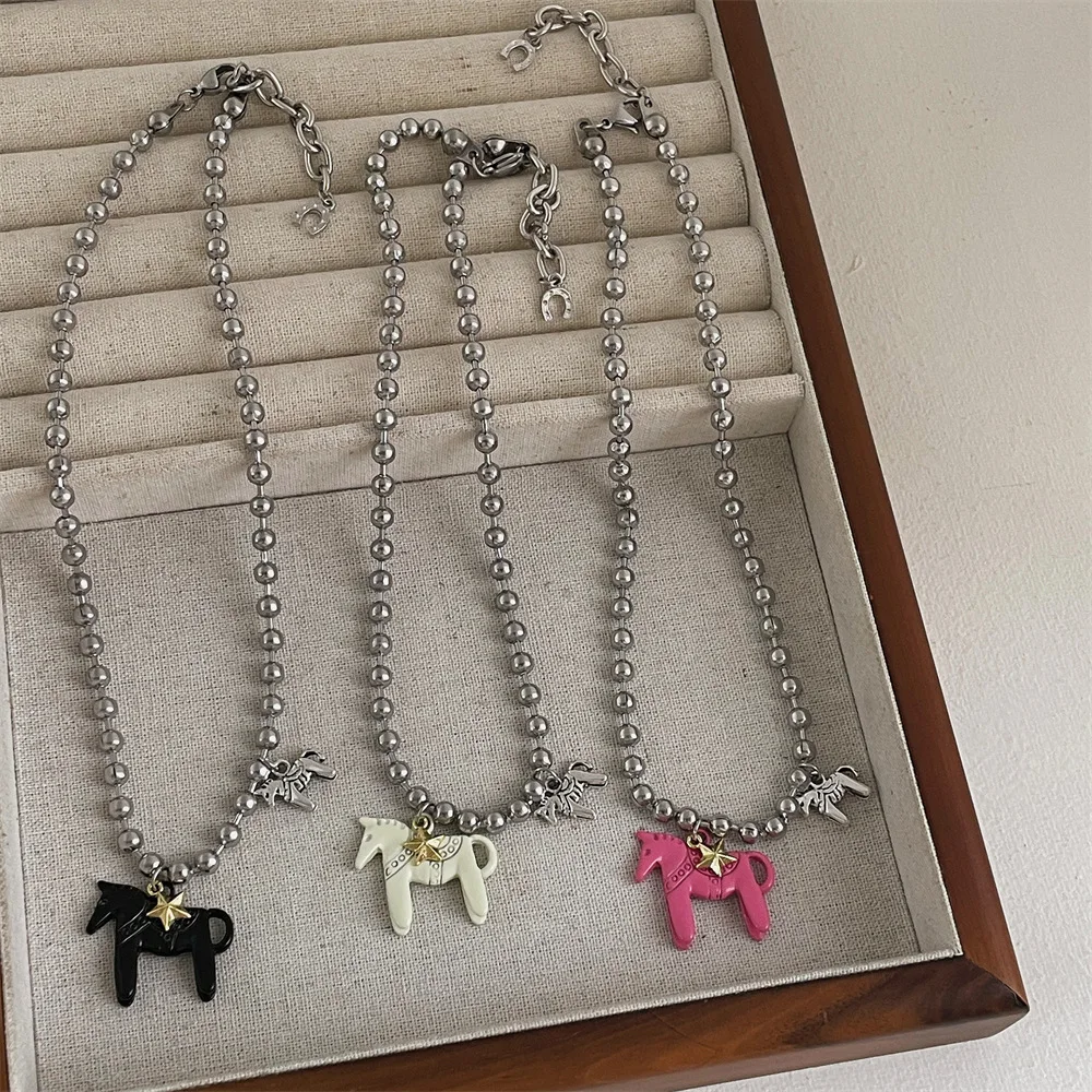 Collares con Colgante de Caballo Esmaltado en Colores Blanco, Negro, Verde, Azul y Rosa para Mujer, Gargantillas con Cadena de Cuentas de Aleación Plateada