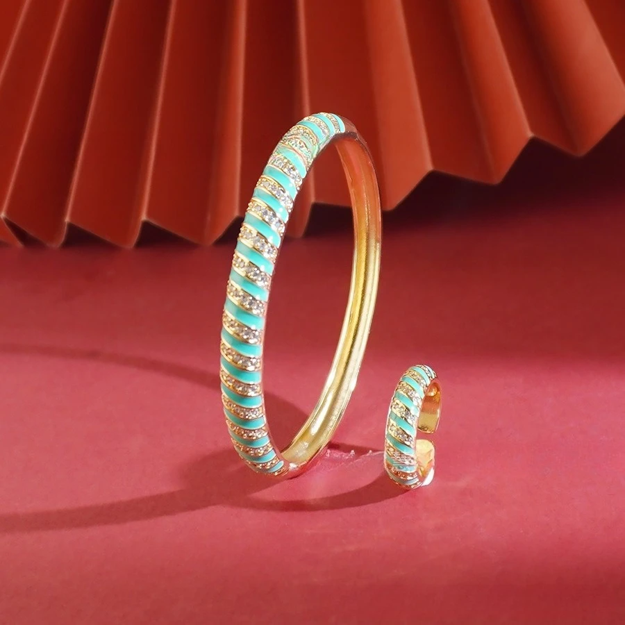 9999 Gold Lady's elegant gold bracelet featuring a unique design in a retro ethnic style