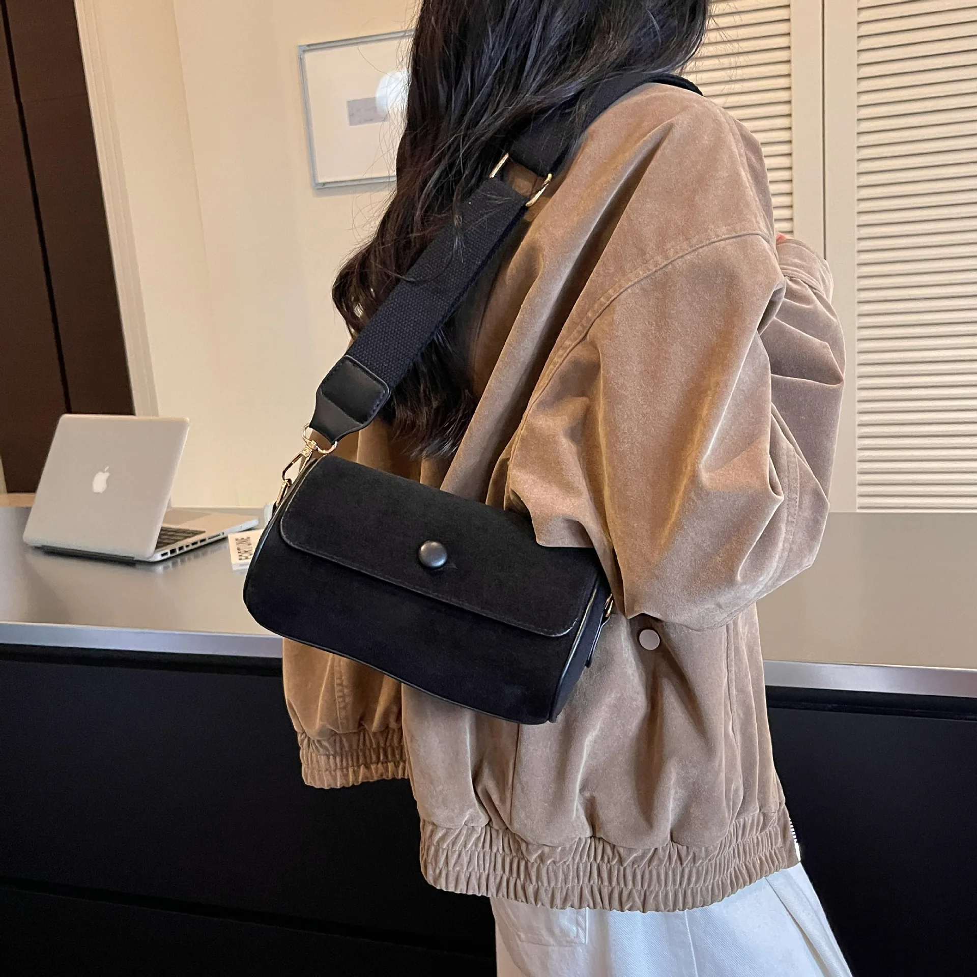 Retro Women Crossbody Bag Suede Leather Flap Shoulder Purse Cylinder Barrel Handbag With Snap Button Casual Commuter Satchel