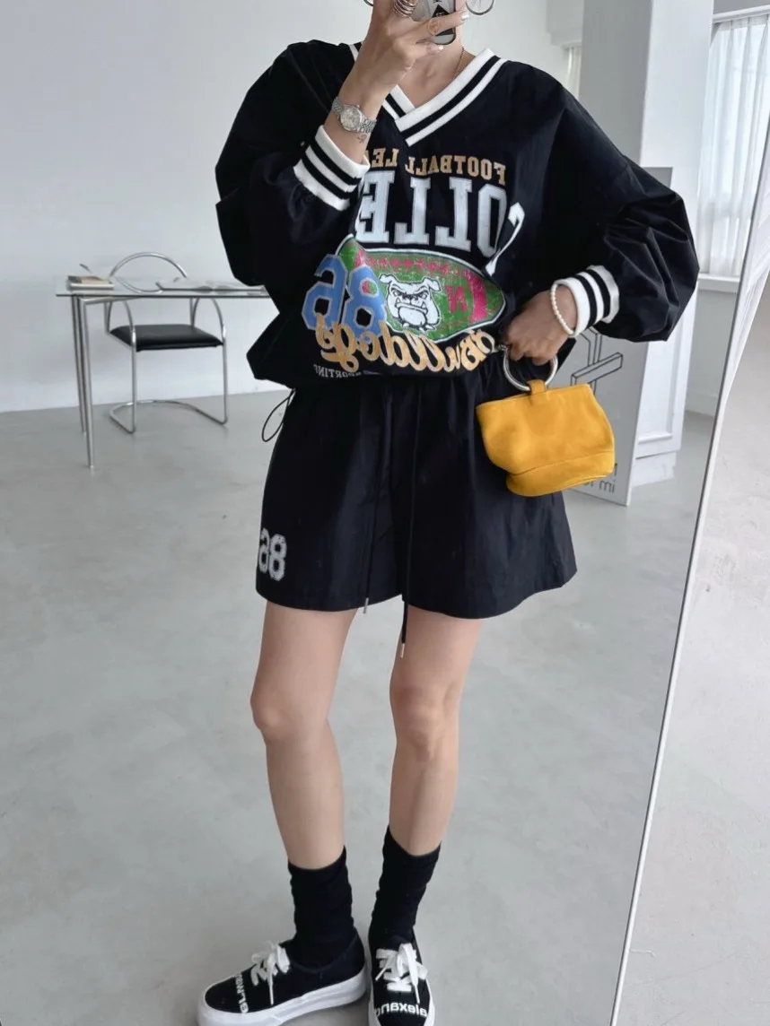 سترة رياضية أنيقة بأكمام طويلة مع طباعة حروف كرتونية ورباط، وشورت واسع الساق للنساء، أزياء خريفية مضادة للشيخوخة بأسلوب الشارع