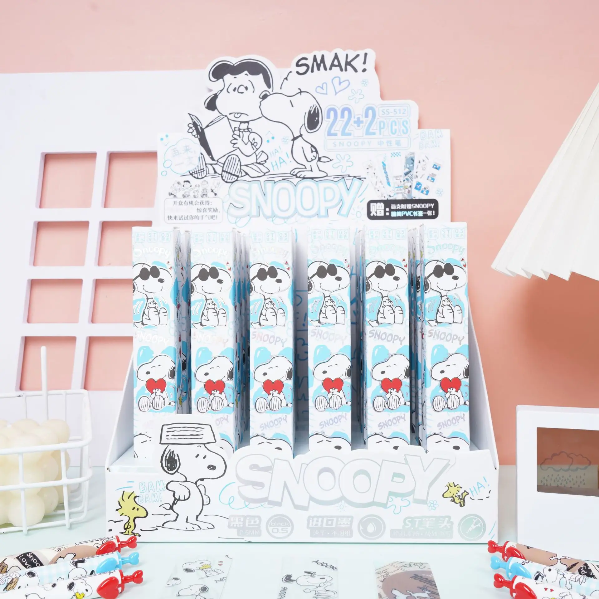 Newly released Snoopy single-ended small cartoon girl heart-shaped push-button neutral pen with 0.5mm black ink.