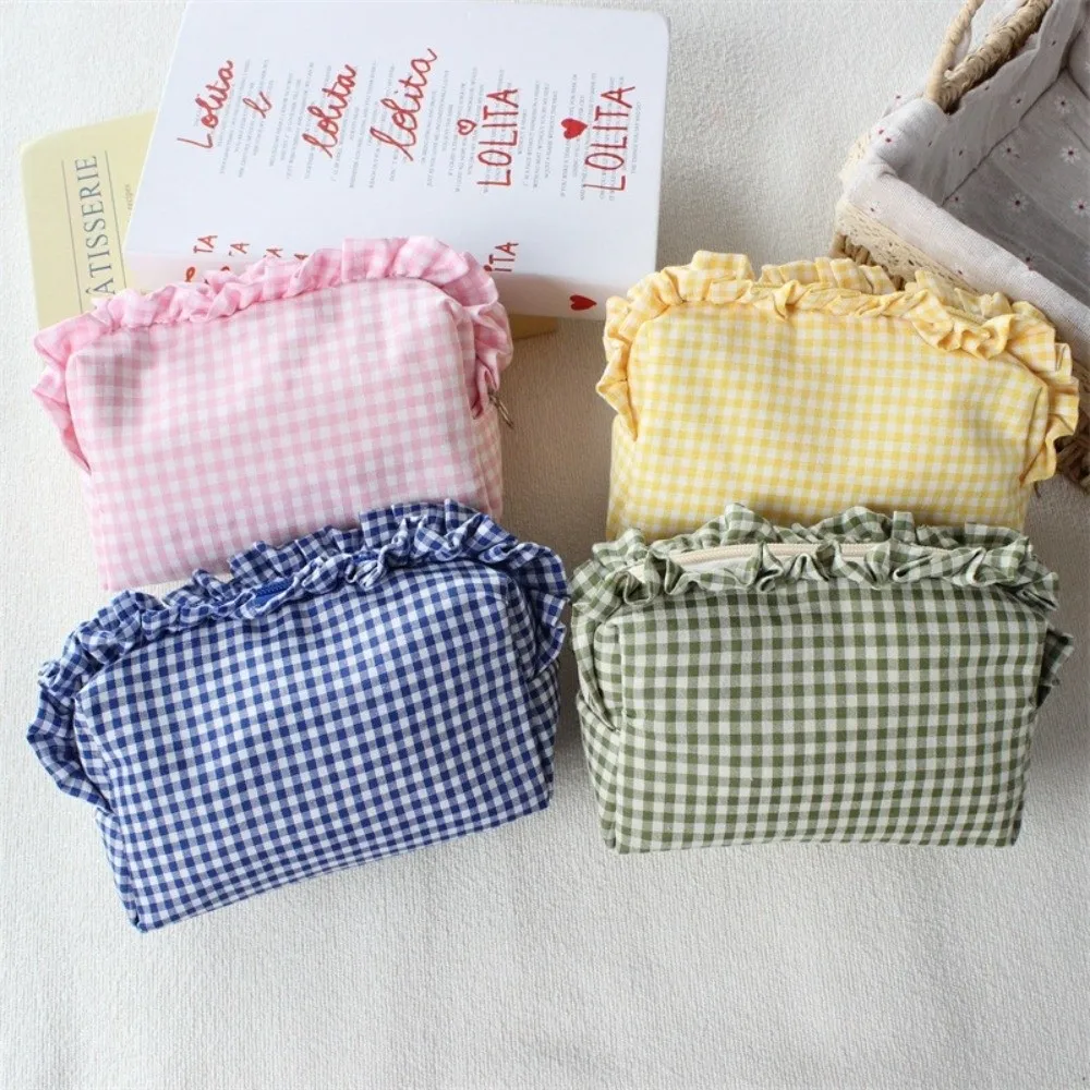 Quilted Design Ruffle Edge Makeup Bag Gingham Plaid Zipper Closure Plaid Pattern Cosmetic Bag Portable Large Capacity