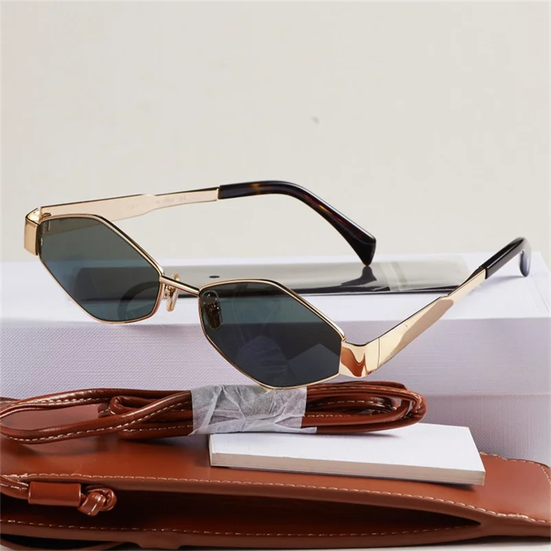 2024 New Fashion Women's Aesthetics Quadrilateral Metal Frame Sunglasses Brand Designer Futurist Summer Women's Sunglasses UV400