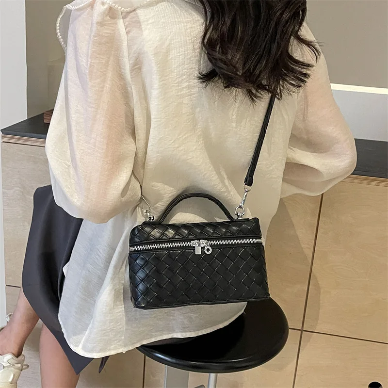 

Shoulder Crossbody Bag Fashion Small Bag Women 2024 Spring/summer New Texture Woven Shoulder Crossbody Bag Foreign Style Casual