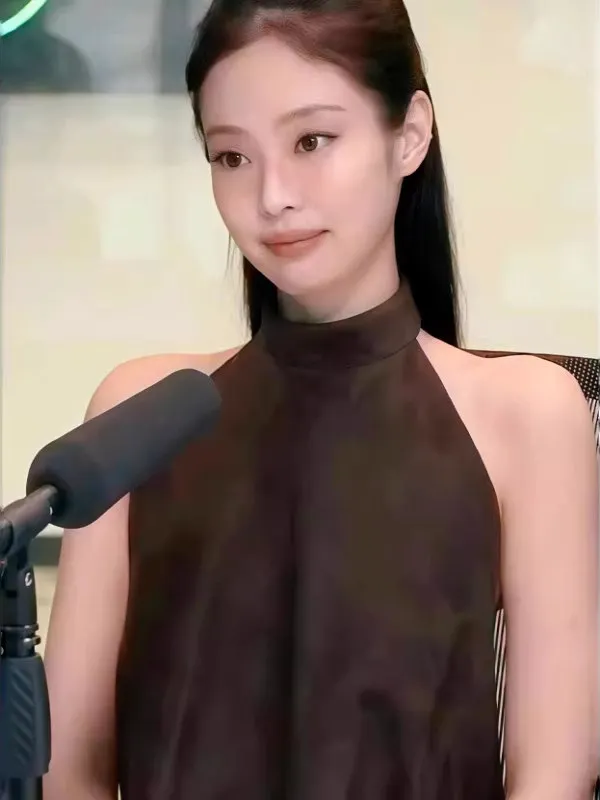 

Коричневая женская майка-топ в стиле Old Money, свободного кроя, с открытыми плечами, в корейском повседневном стиле, свободная верхняя одежда.