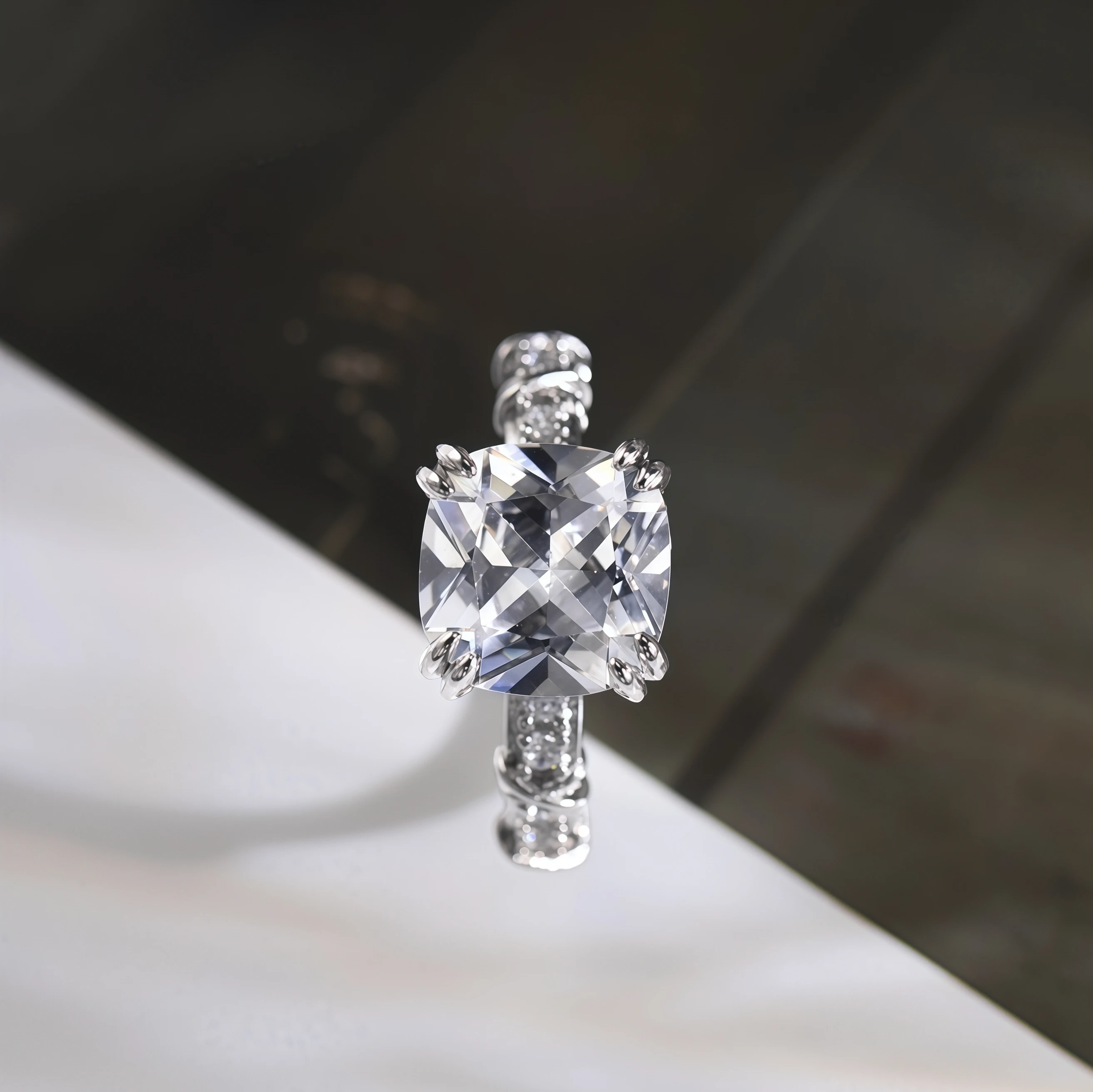 

Simple and luxurious 925 sterling silver moissani diamond ring, luxurious and fashionable men's and women's ring