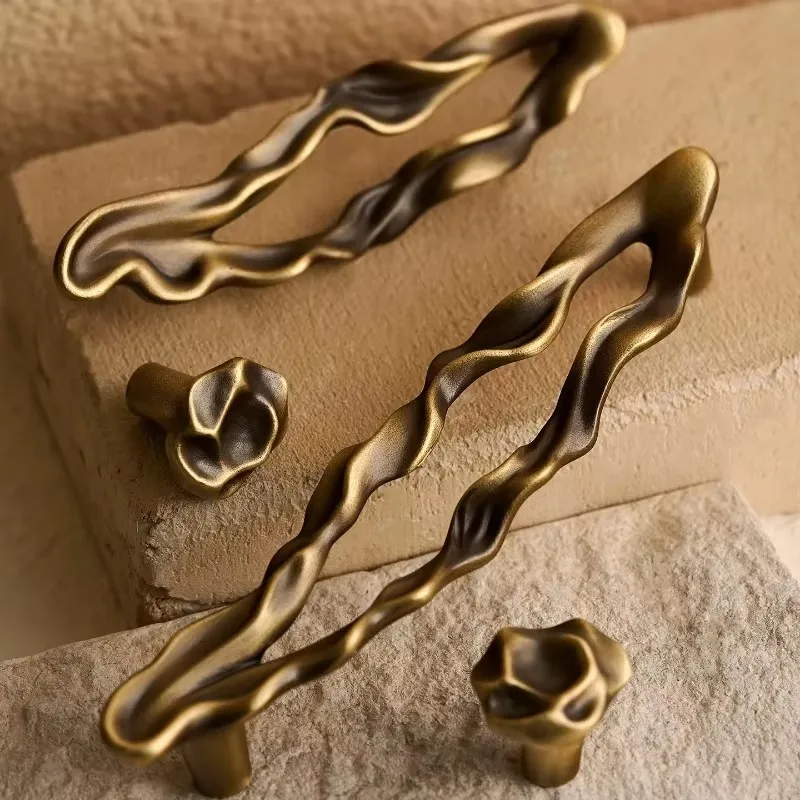 Vintage Antique Bronze Drawer Knob Irregular Twisted Wave Brass Furniture Handle Creative Handle for Wardrobe Cupboard Dresser