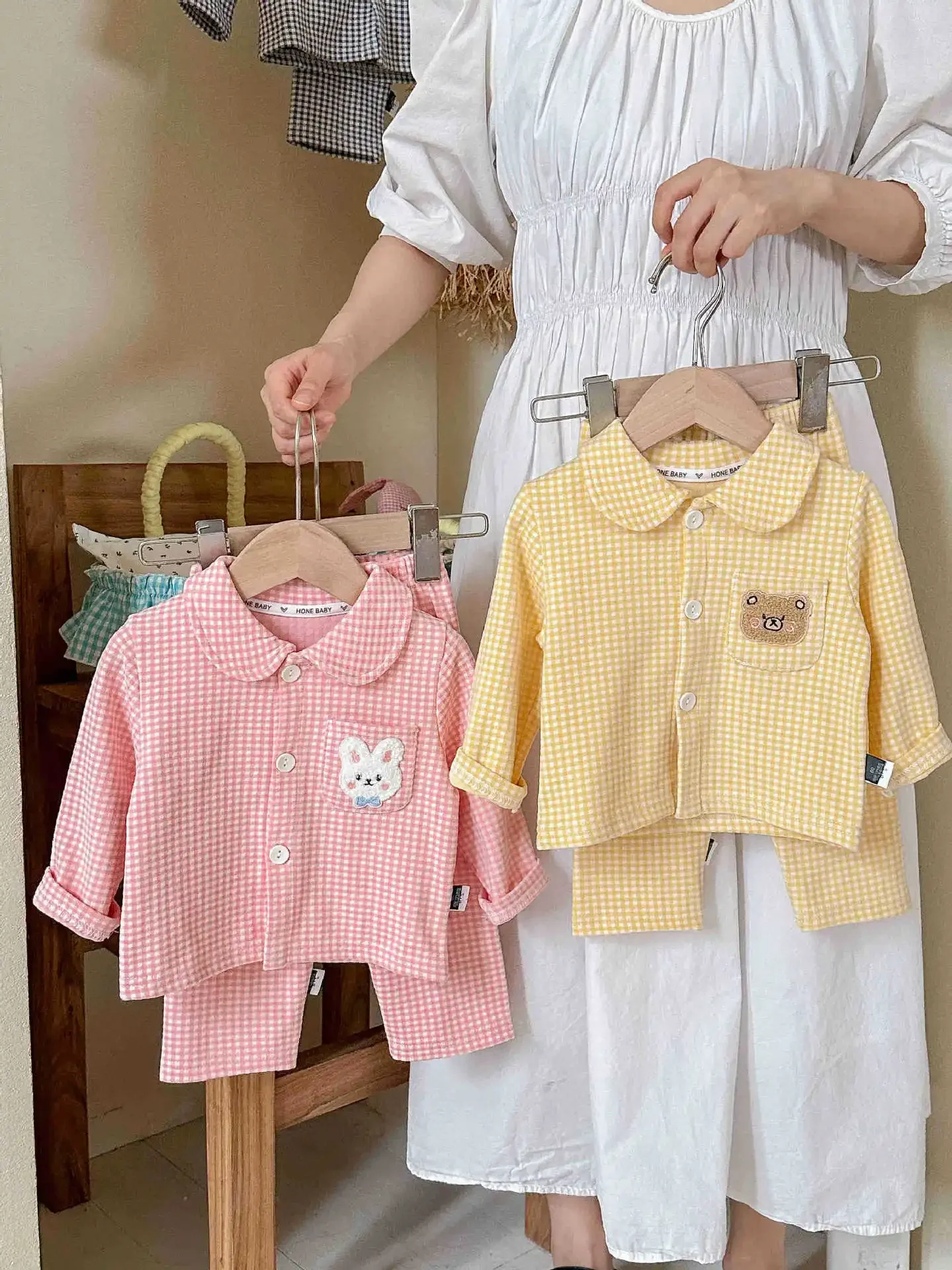 Kinder-Herbst-Homewear-Set, Langarm, kariert, Cartoon-Schlafanzug aus Polyester für Jungen und Mädchen, Frühling/Herbst – Detail 2