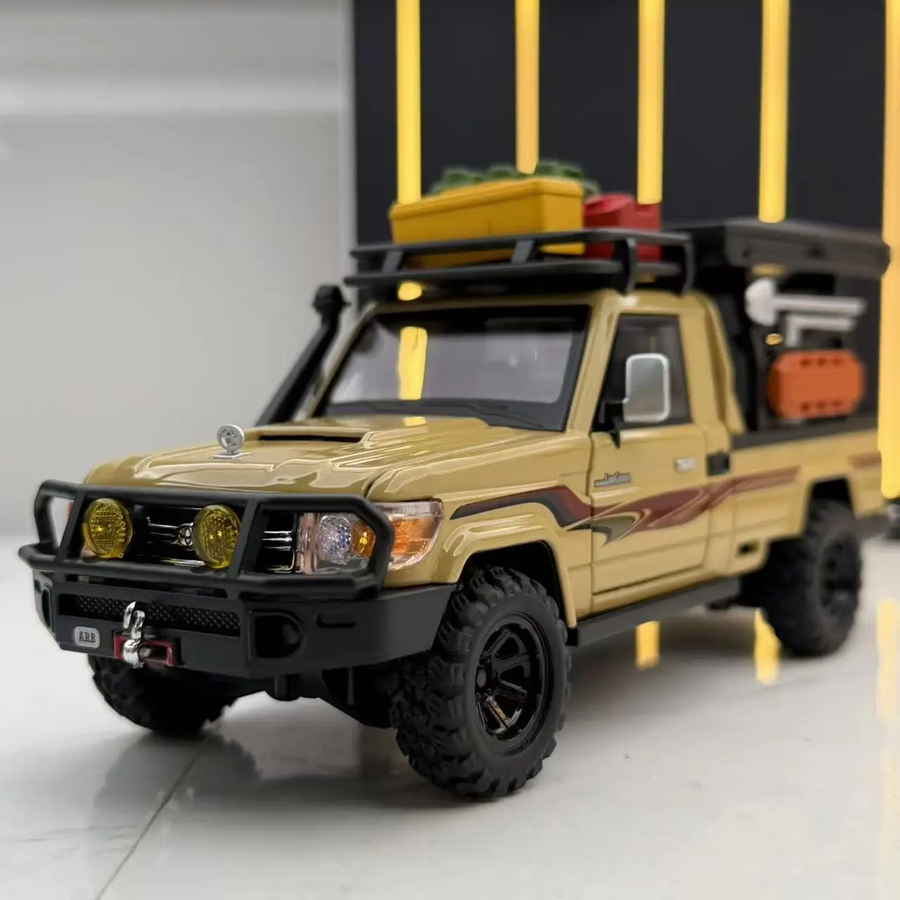 

1:32 Land Cruiser LC79 Retro Off-road Vehicle Simulation Alloy Car Model With Light Series Hobby Collection Toy Gifts