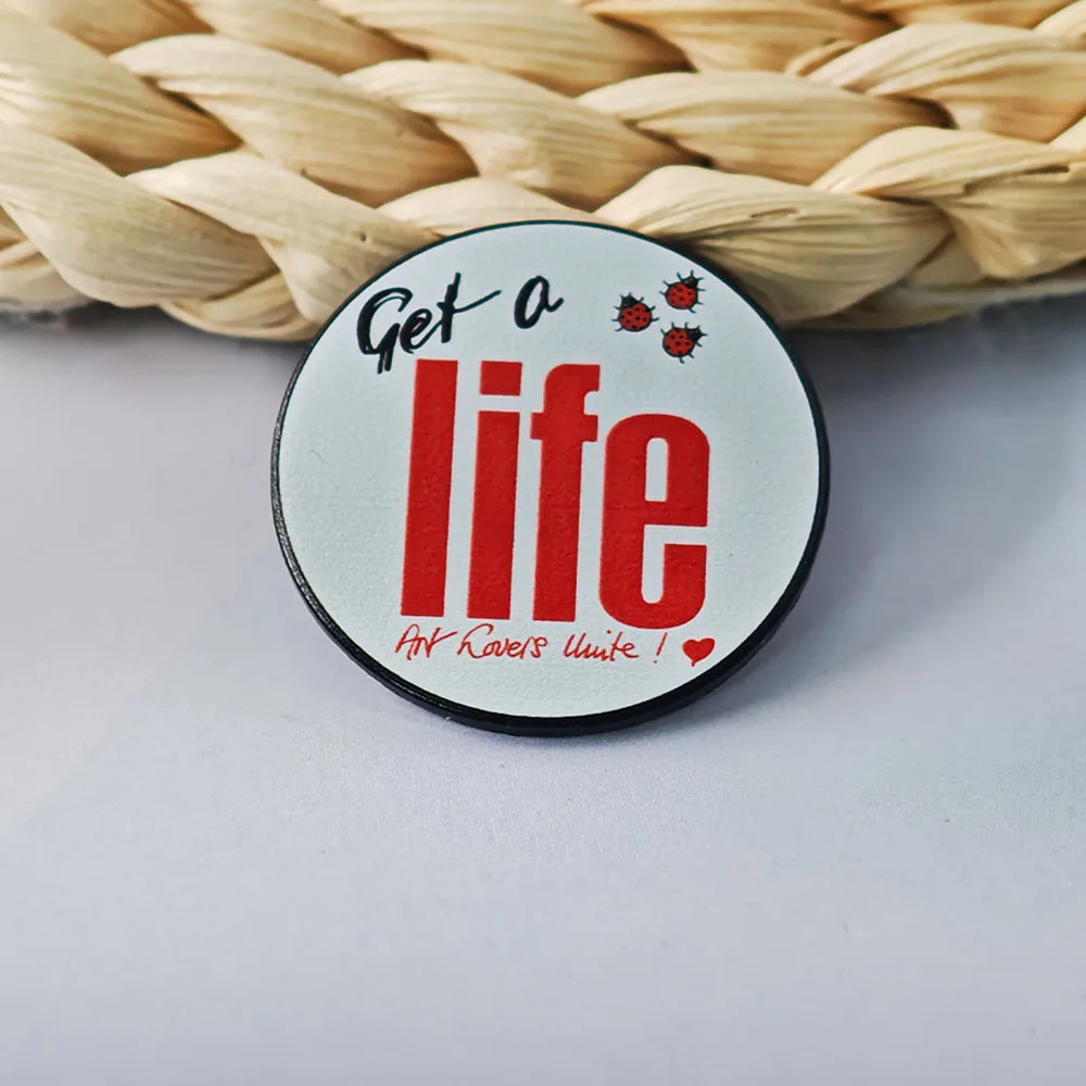 Gilbert George Get A Life Emaille-Pins Kunstliebhaber vereinen sich Broschen Niedliche Marienkäfer Metall-Abzeichen Kleidung Rucksack Deko Schmuck Geschenk – Detail 7